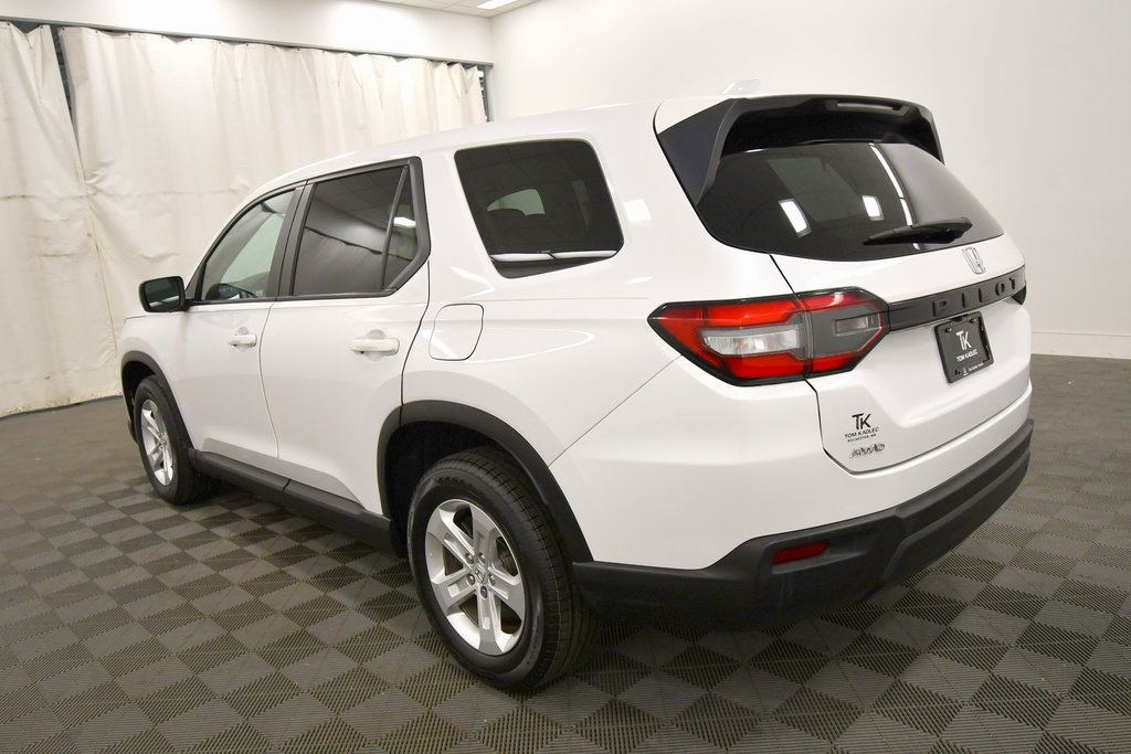 2023 Honda Pilot LX photo 2