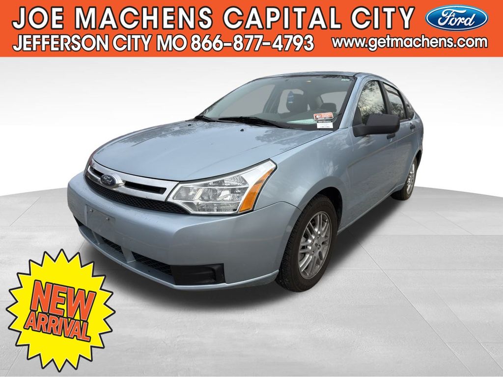 2009 Ford Focus SE photo 2