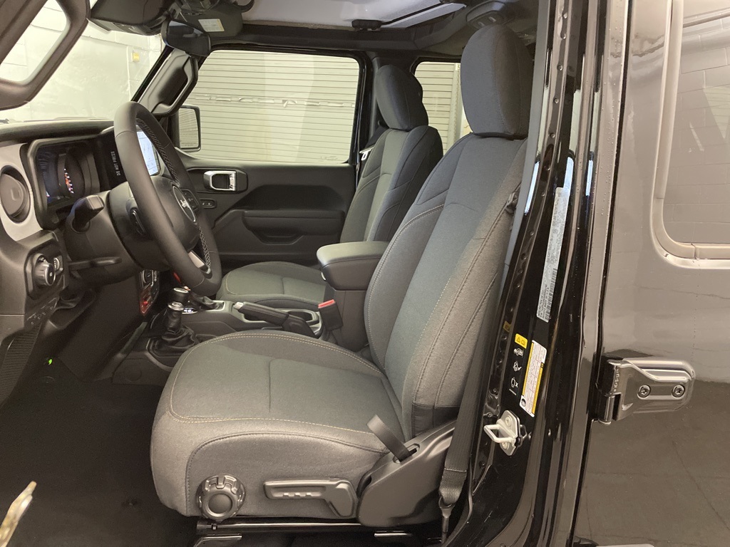 2025 Jeep Wrangler photo 10