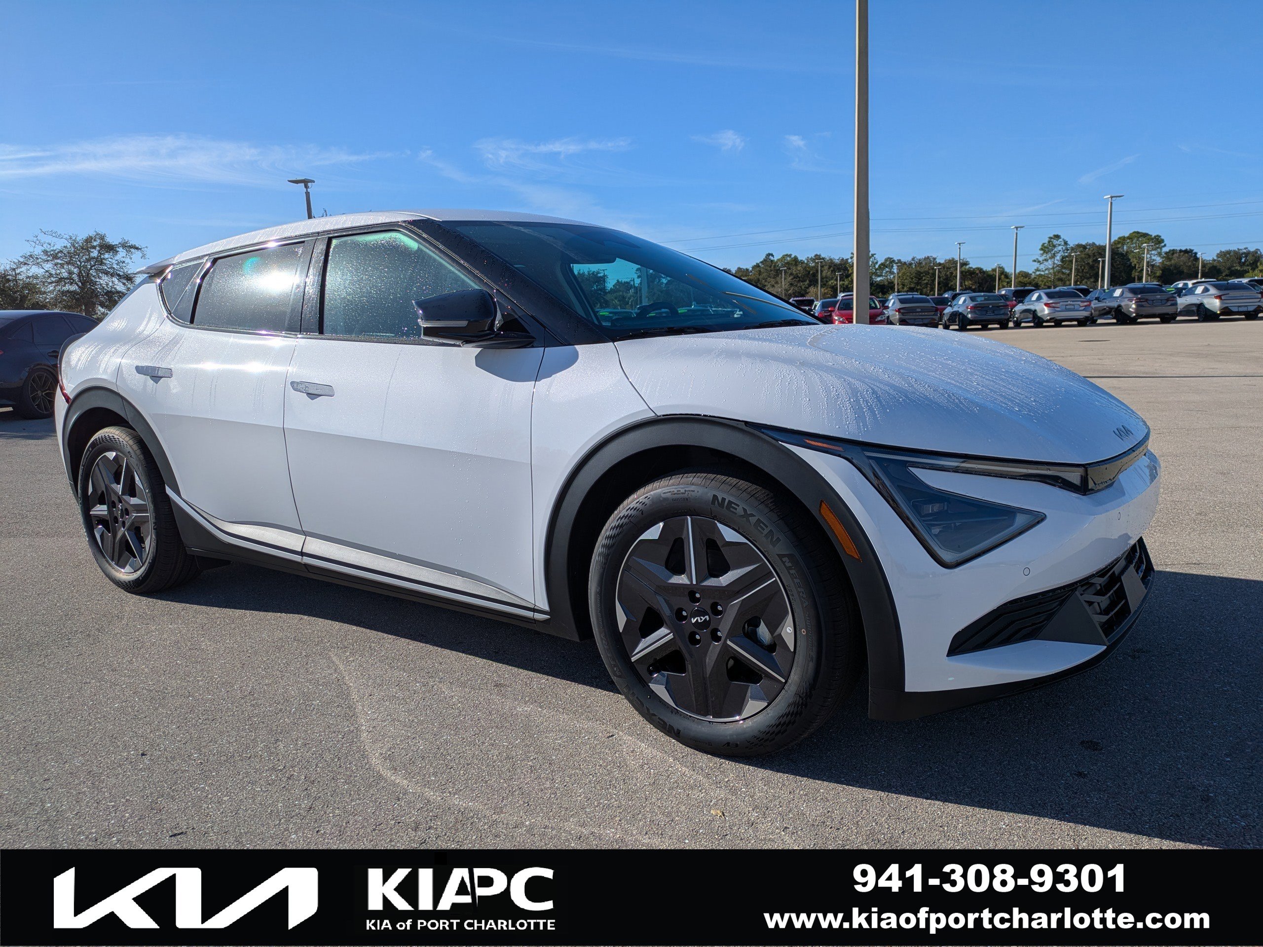 2025 Kia EV6 Light L/R's photo