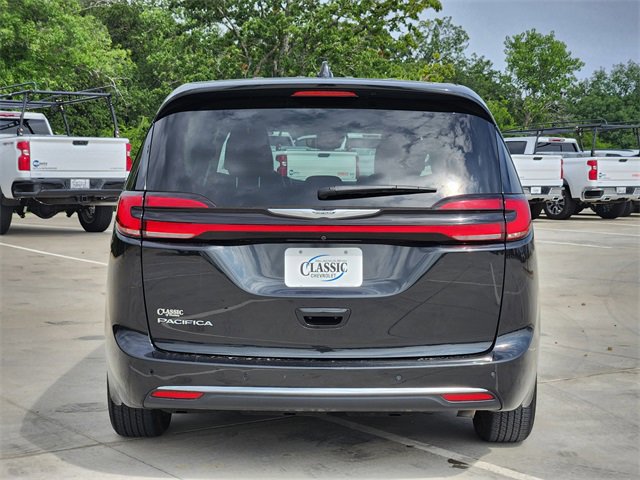 2024 Chrysler Pacifica Touring L photo 6