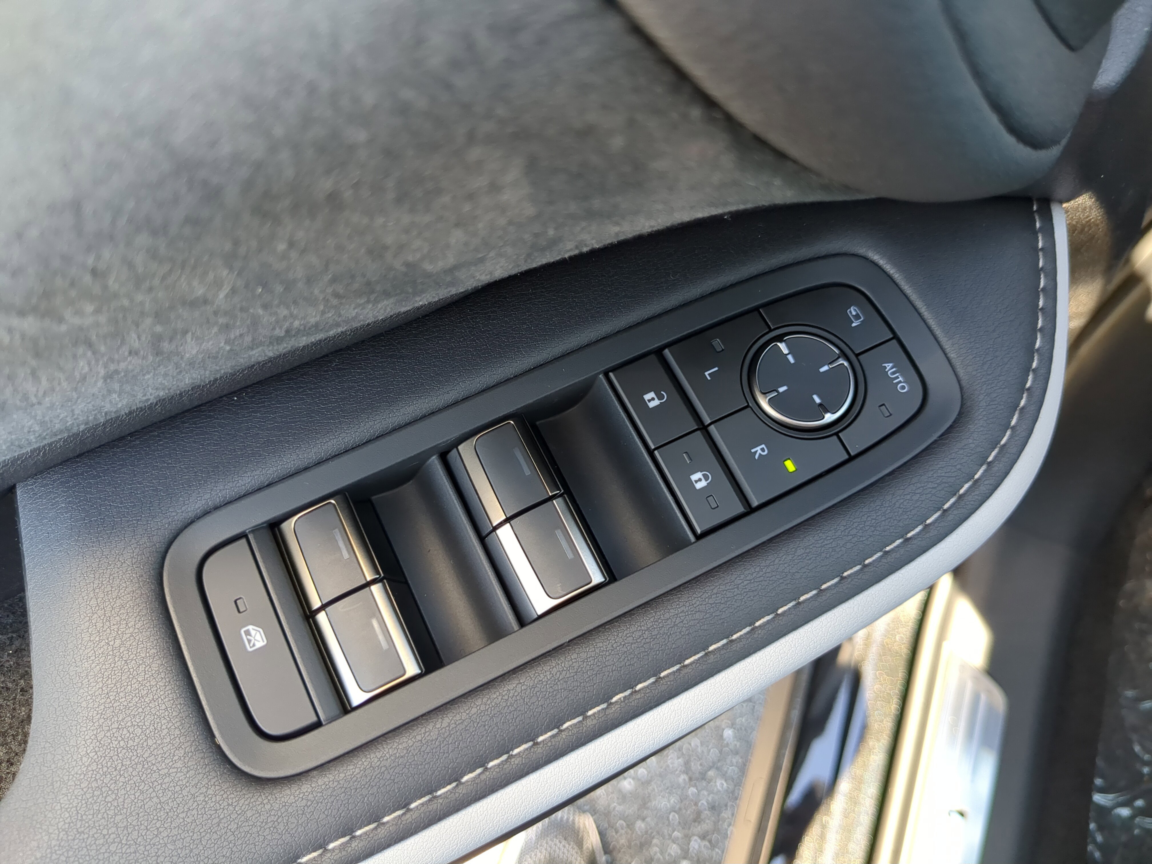 2026 Lexus TX 500h F SPORT Performance Premium photo 13