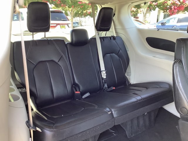 2022 Chrysler Pacifica Touring L photo 35