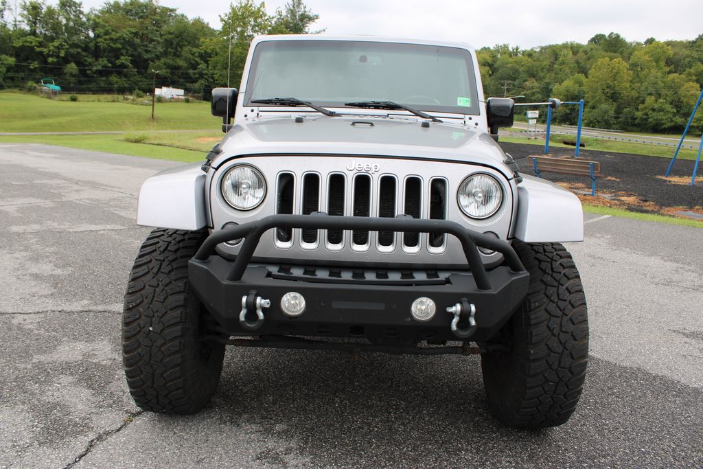 2016 Jeep Wrangler Unlimited Sahara photo 4