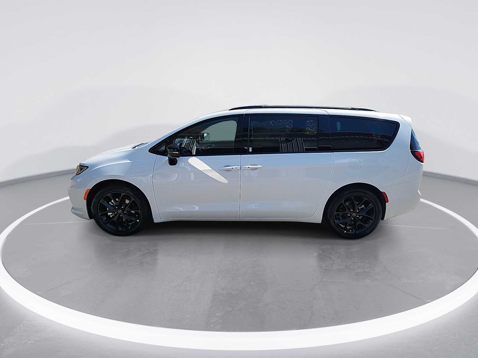2026 Chrysler Pacifica Limited photo 5