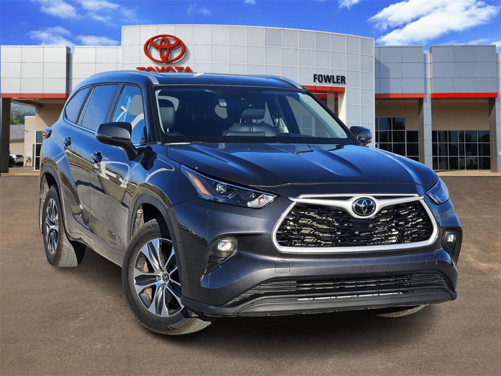 2024 Toyota Highlander XLE's photo