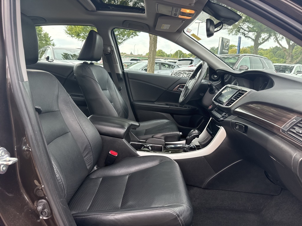 2016 Honda Accord EX-L photo 30