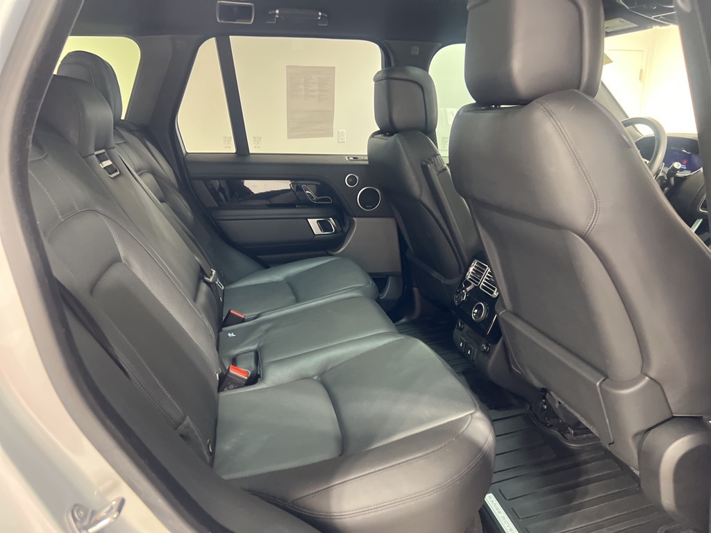 2020 Land Rover Range Rover HSE photo 25