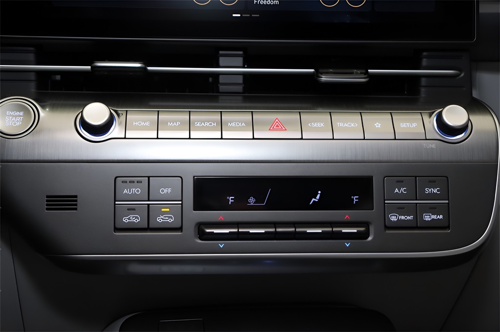 2025 Hyundai Kona SEL photo 13