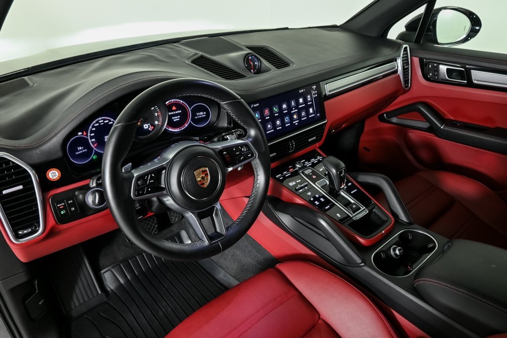 2022 Porsche Cayenne Platinum Edition photo 4