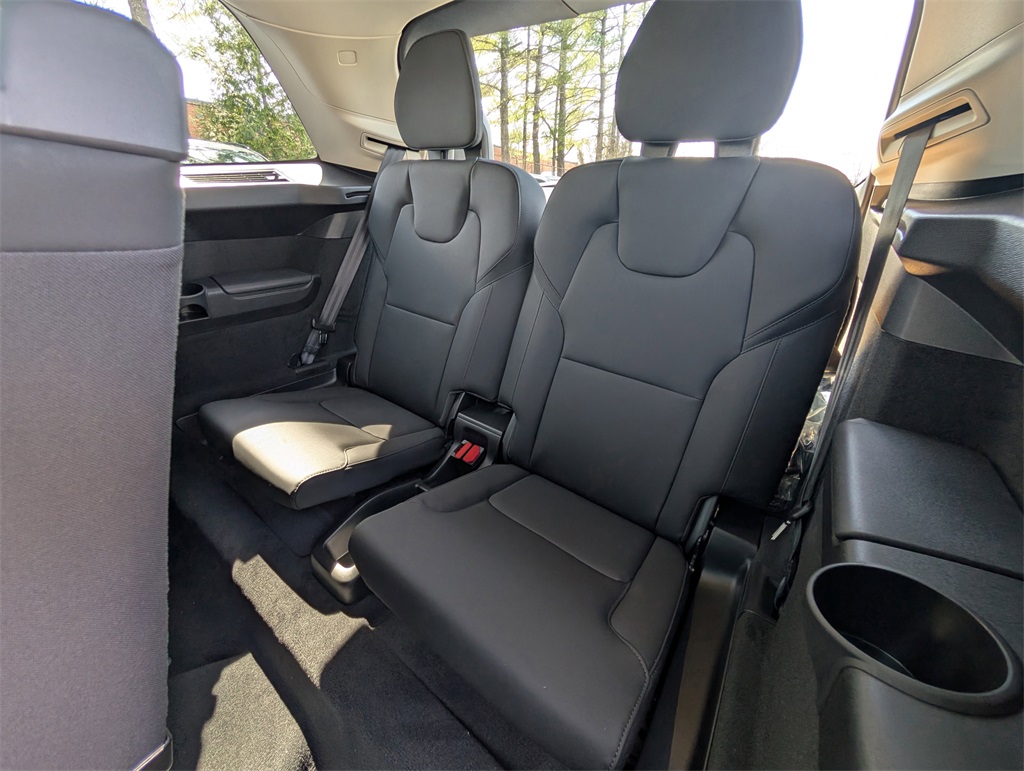 2025 Volvo XC90 T8 Plus photo 7