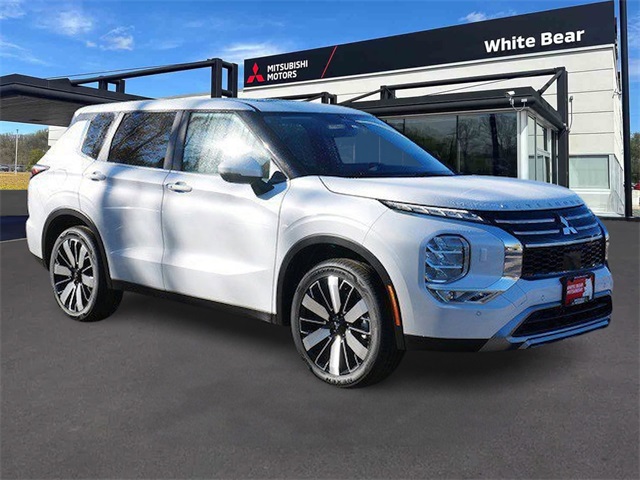 2025 Mitsubishi Outlander SE's photo