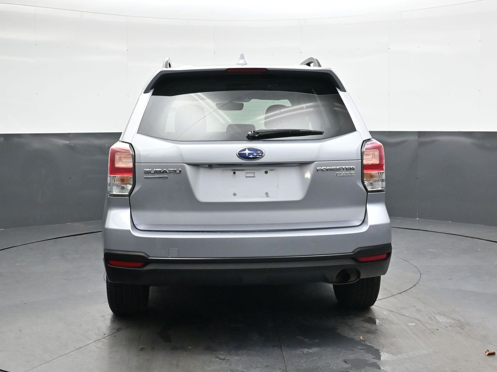 2017 Subaru Forester 2.5i Premium photo 3