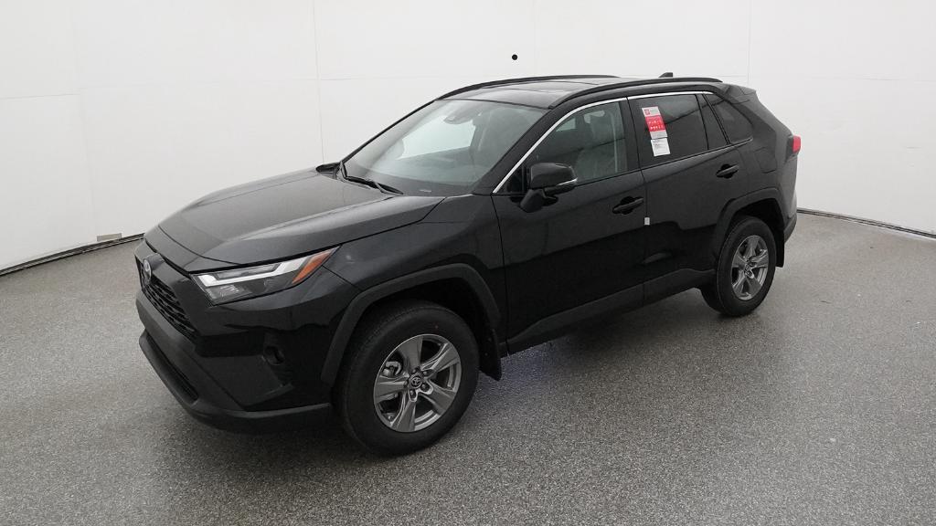 2025 Toyota RAV4 XLE's photo