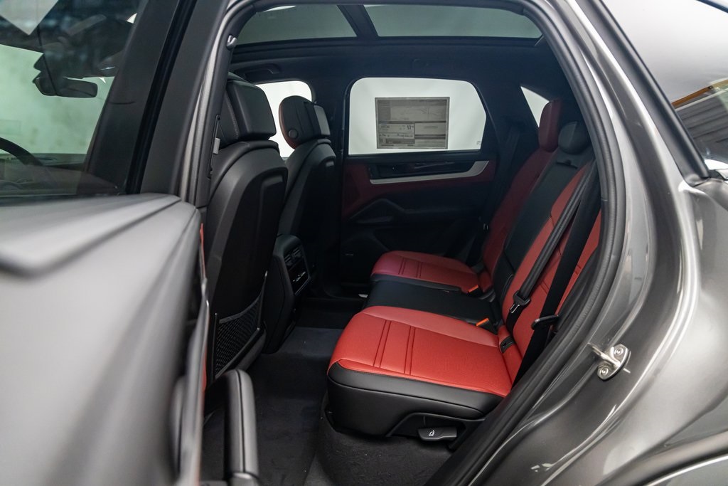 2024 Porsche Cayenne S photo 19