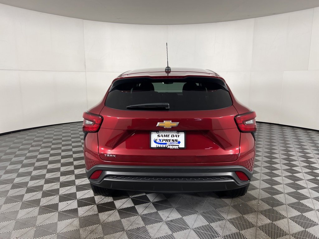 2024 Chevrolet Trax LS photo 7