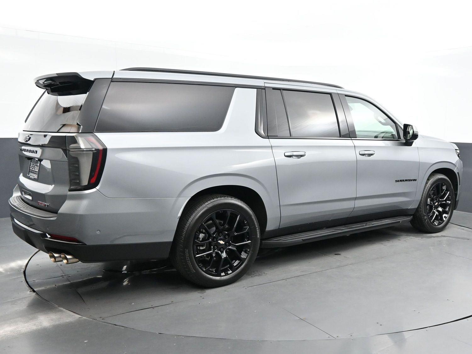 2025 Chevrolet Suburban RST photo 7