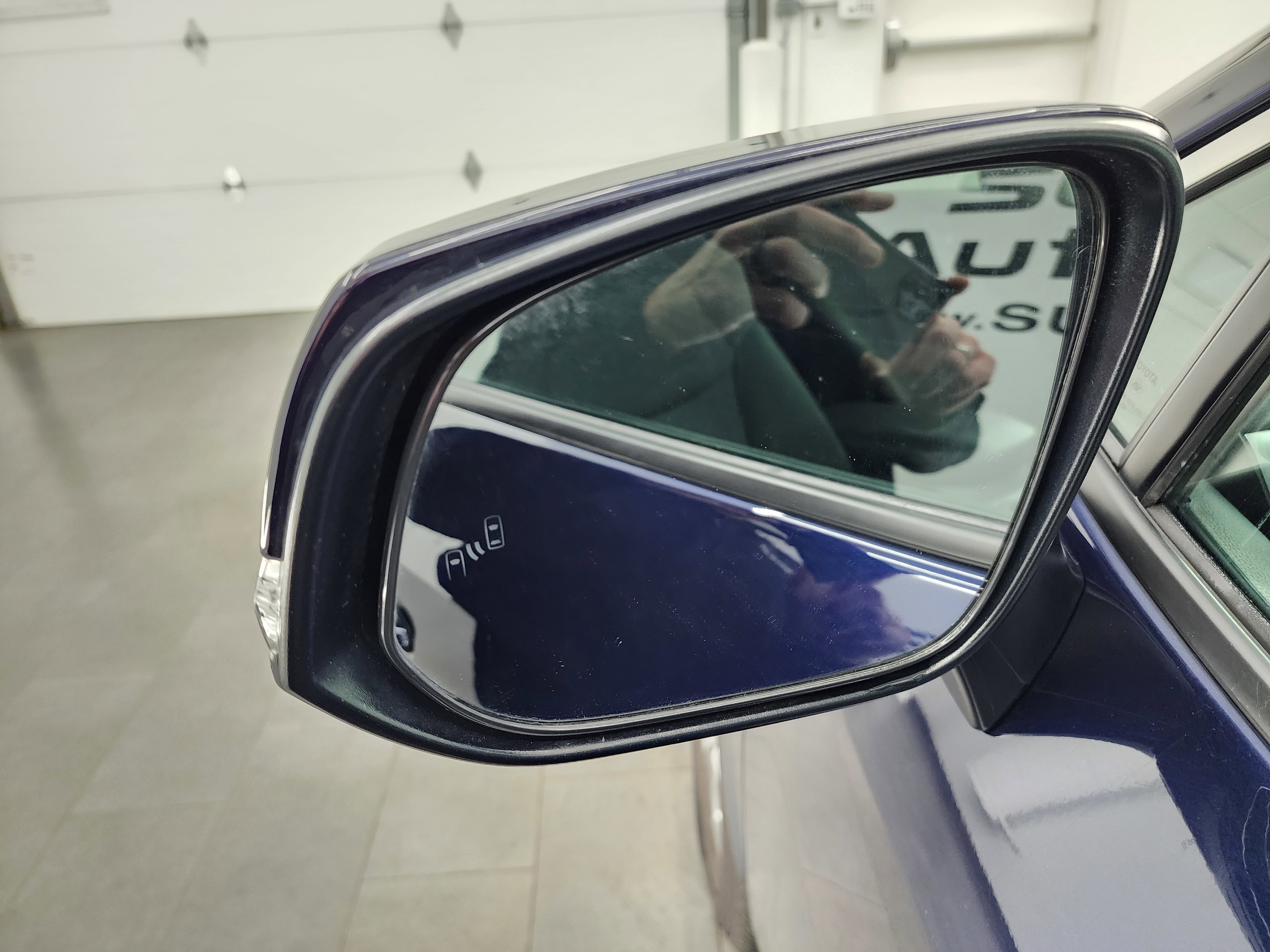 2024 Toyota RAV4 XLE photo 3