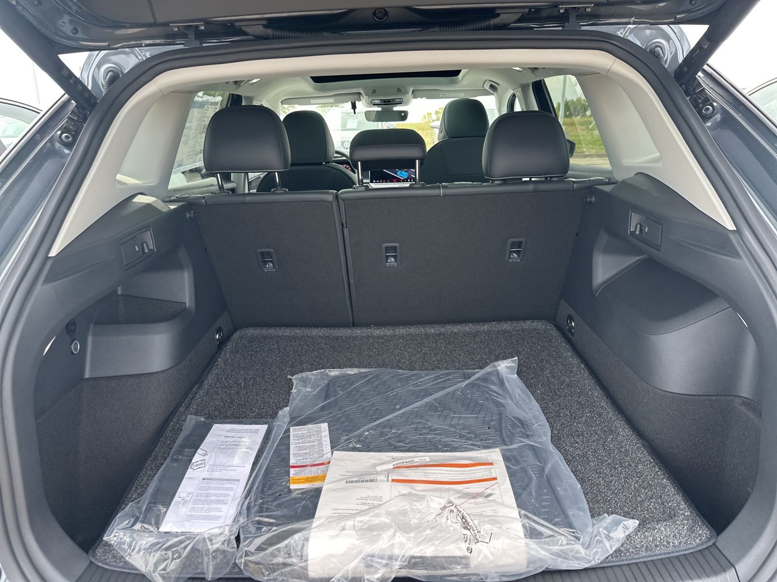2025 Volkswagen Tiguan SE photo 31