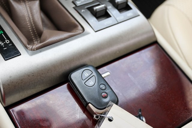 Used 2019 Red Lexus 460 Luxury image 23