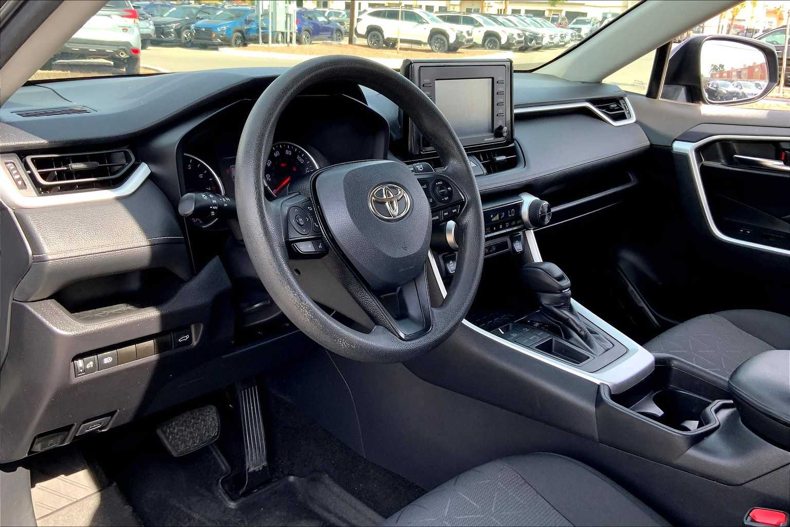 2021 Toyota RAV4 XLE photo 16
