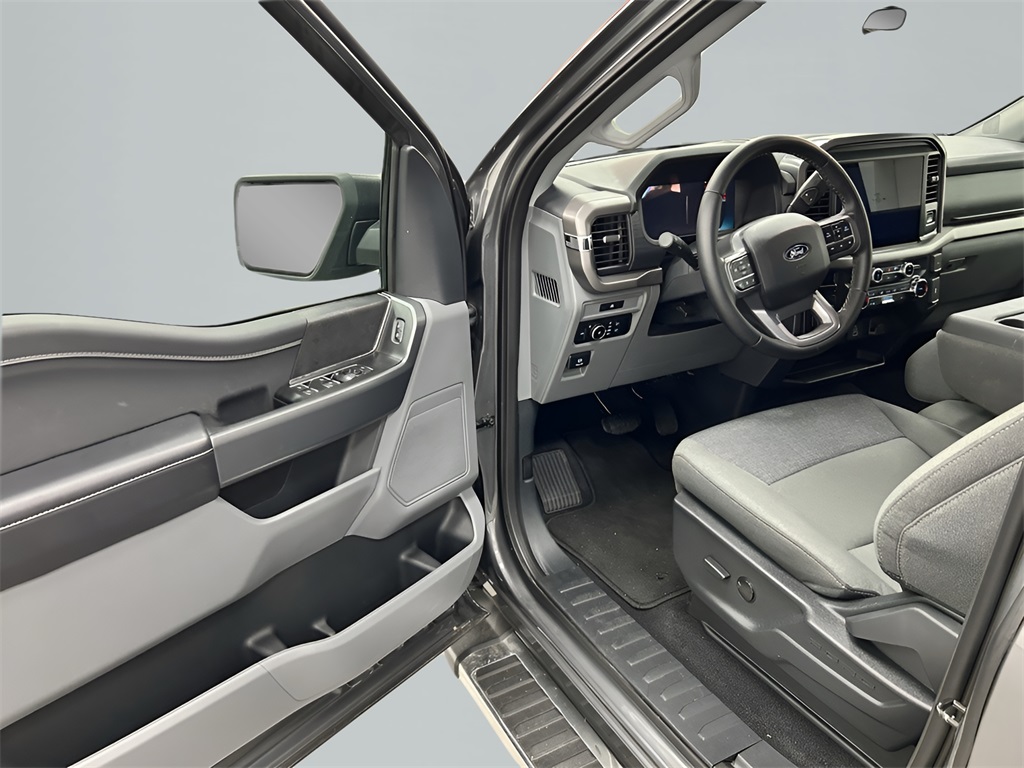 2025 Ford F-150 XLT photo 9