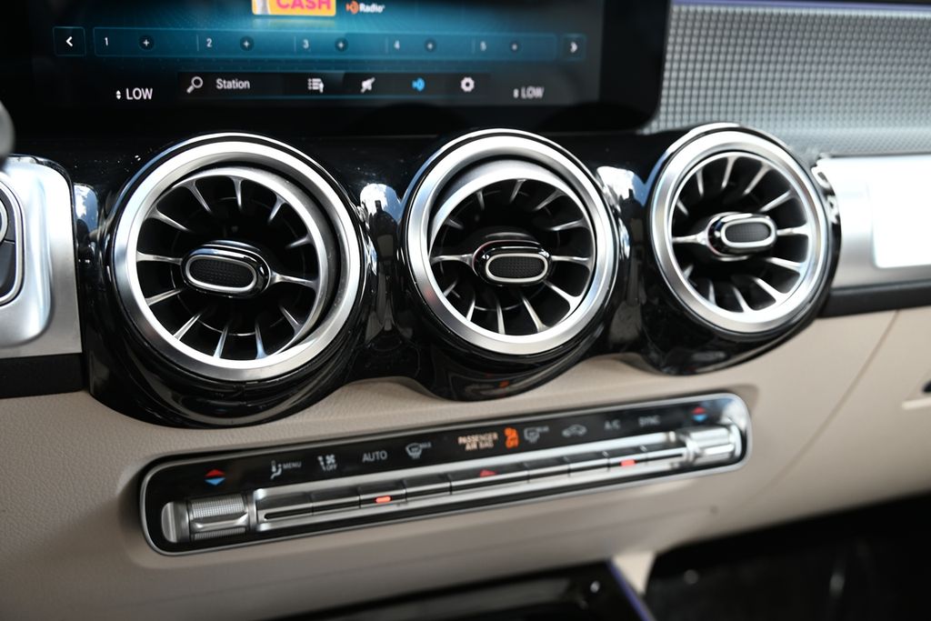 2022 Mercedes Benz GLB 250 photo 20