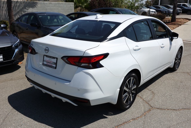 2025 Nissan Versa 1.6 SV photo 4