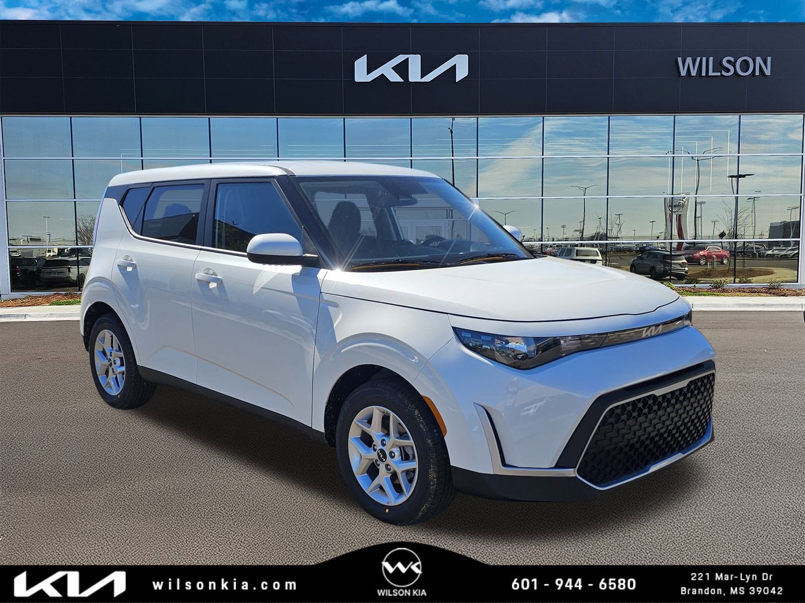 2025 Kia Soul LX's photo