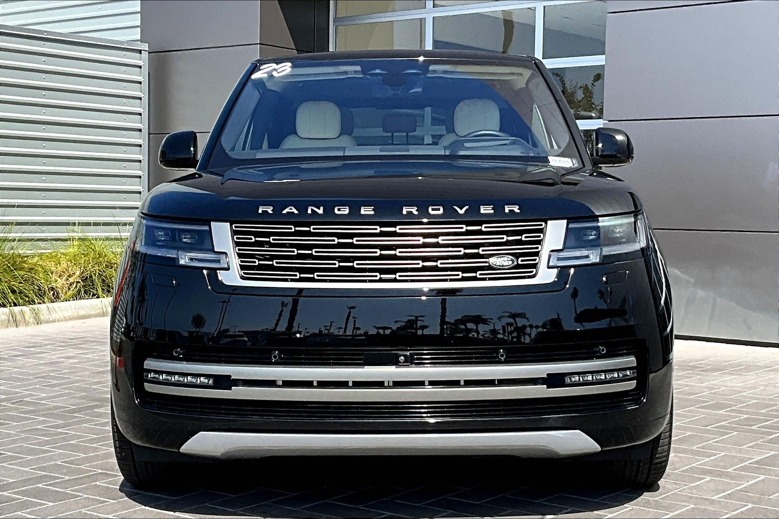 2023 Land Rover Range Rover SE photo 2