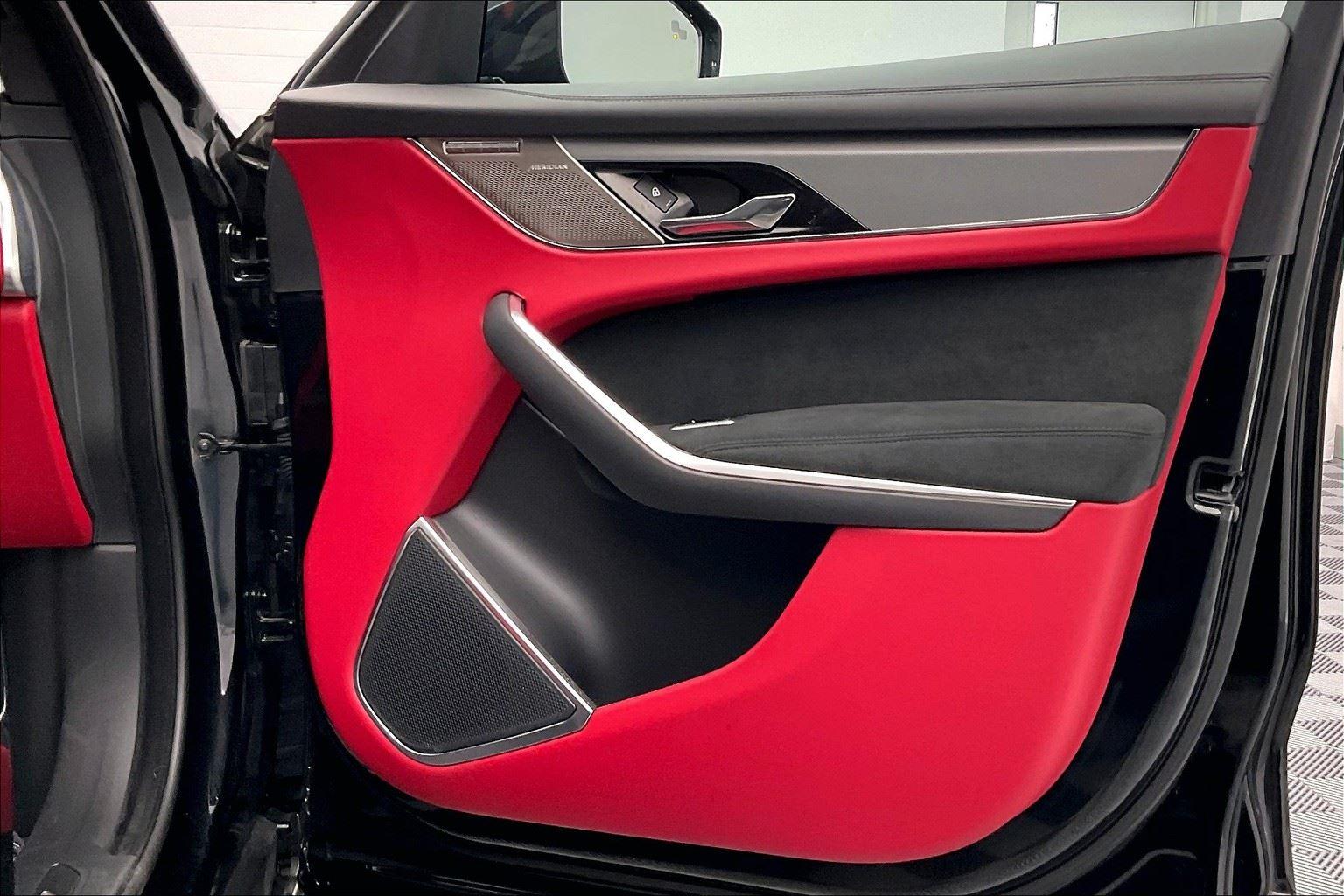 2023 Jaguar F-PACE SVR photo 20
