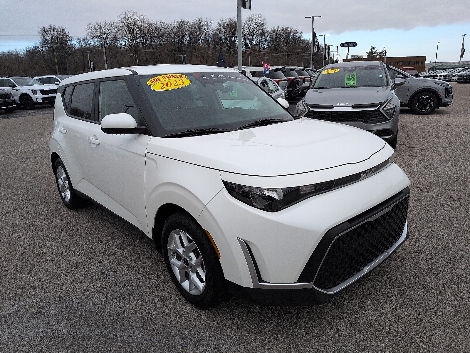 2023 Kia Soul LX's photo
