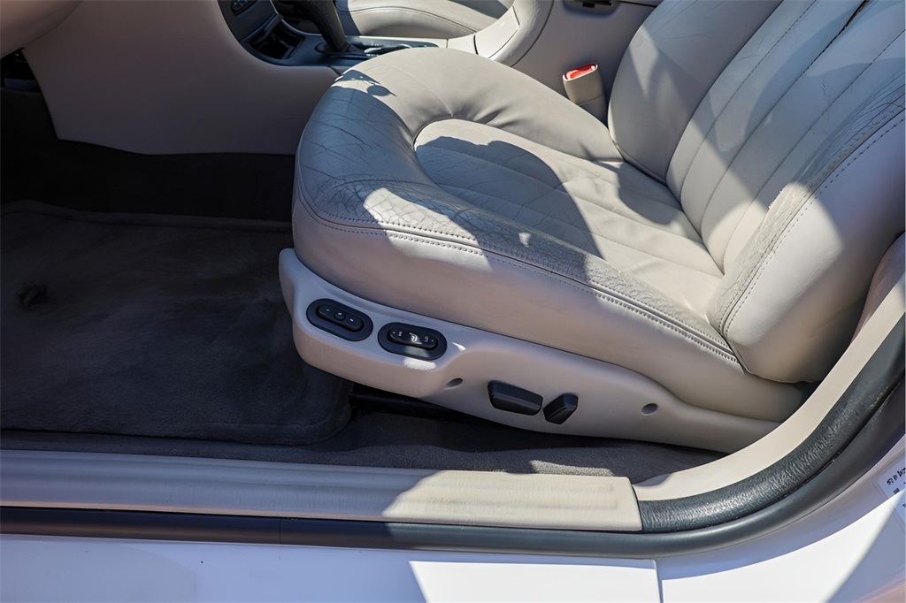 2004 Chrysler 300 photo 16