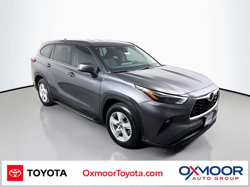 2023 Toyota Highlander LE's photo