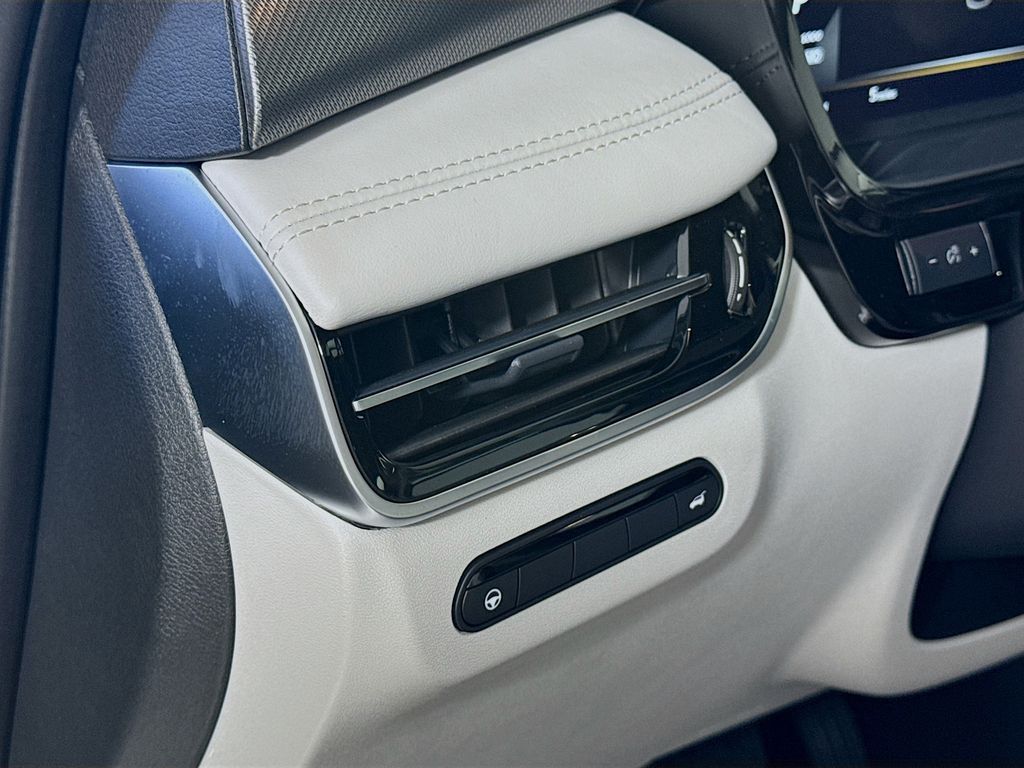 2026 Infiniti QX60 Luxe photo 10