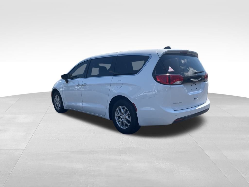2025 Chrysler Voyager LX photo 3
