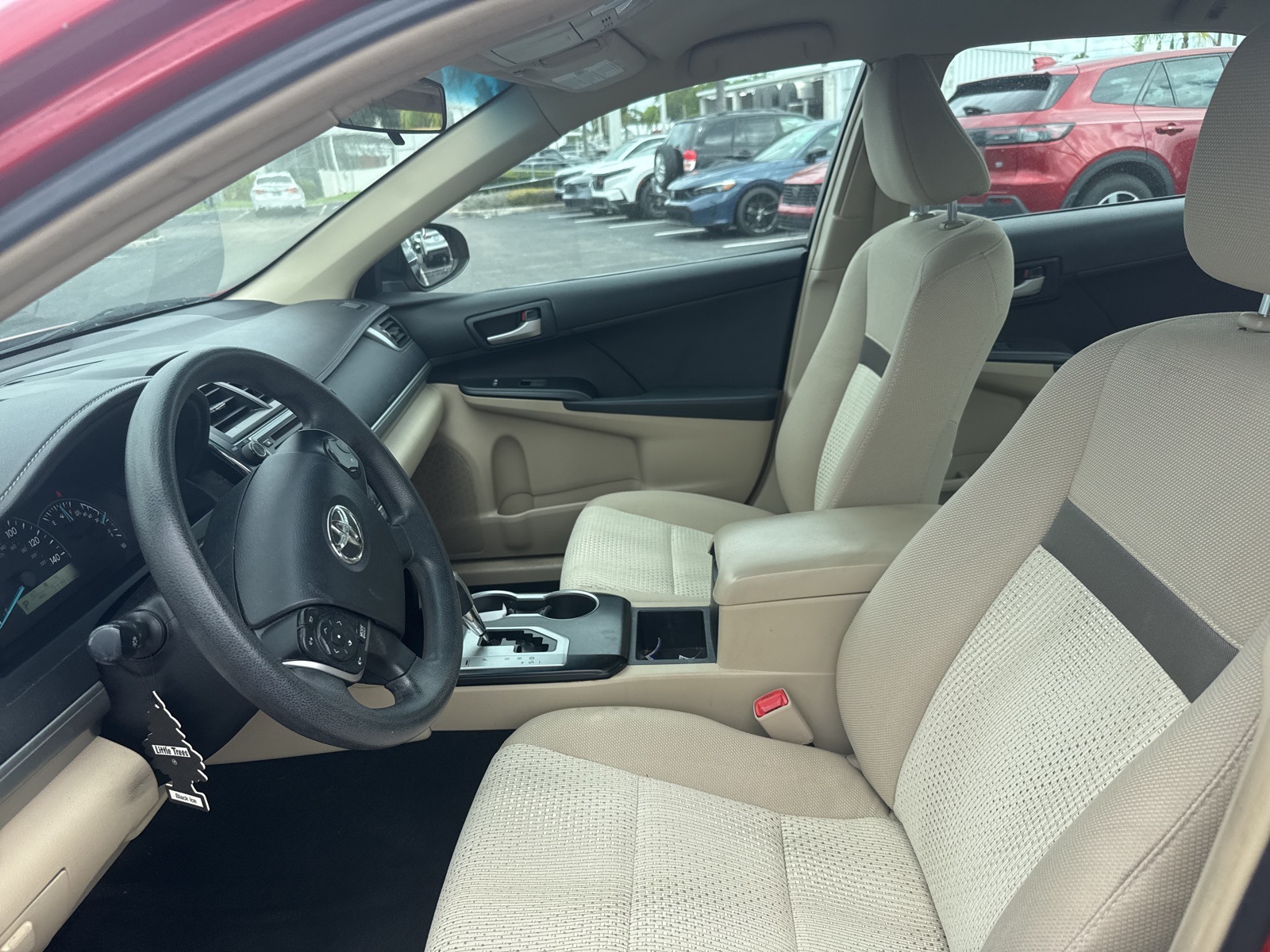2014 Toyota Camry SE photo 10