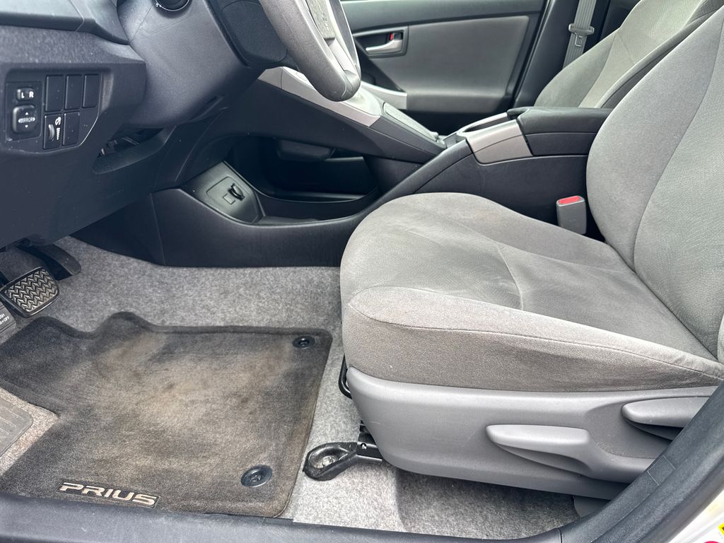 2015 Toyota Prius Four photo 10