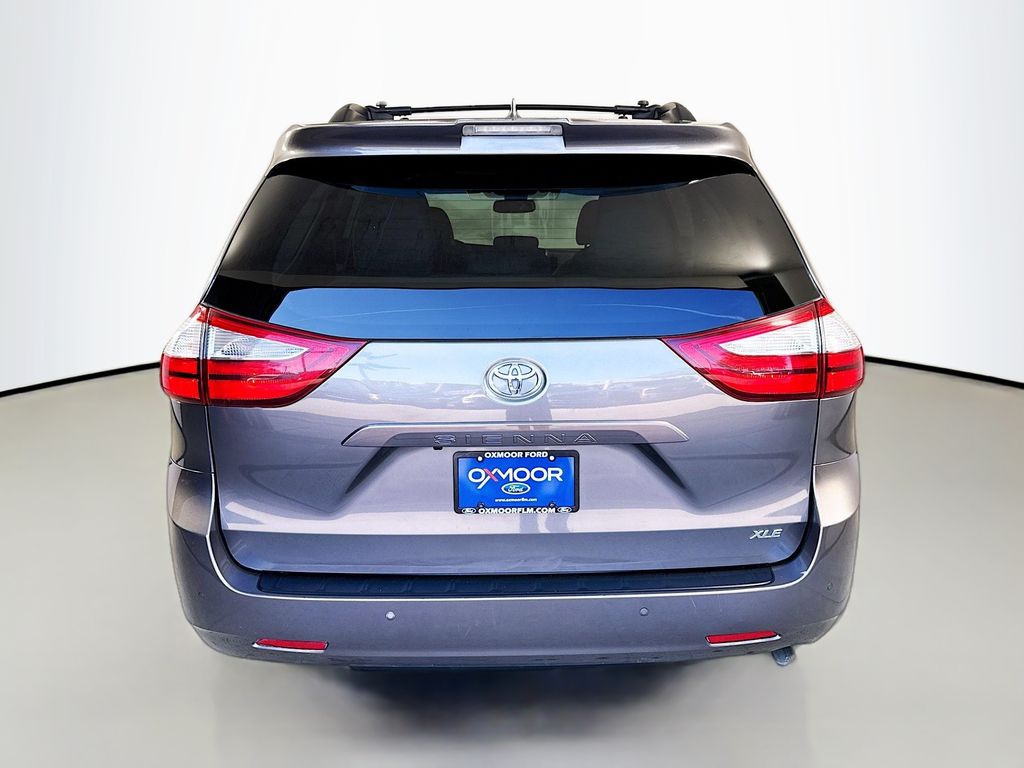 2018 Toyota Sienna XLE Premium photo 9