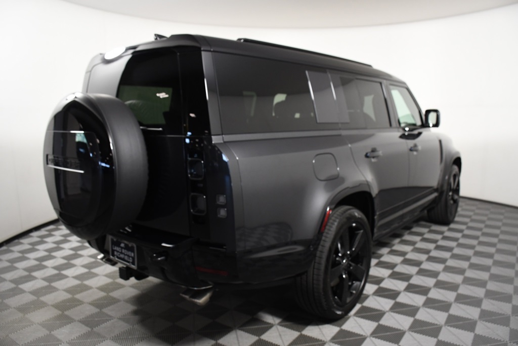 2025 Land Rover Defender 130 V8 photo 6