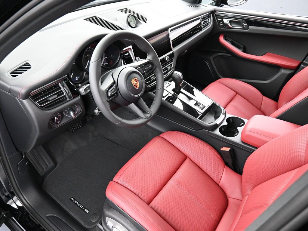 2026 Porsche Macan T photo 3