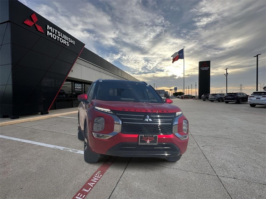 2025 Mitsubishi Outlander SEL photo 3