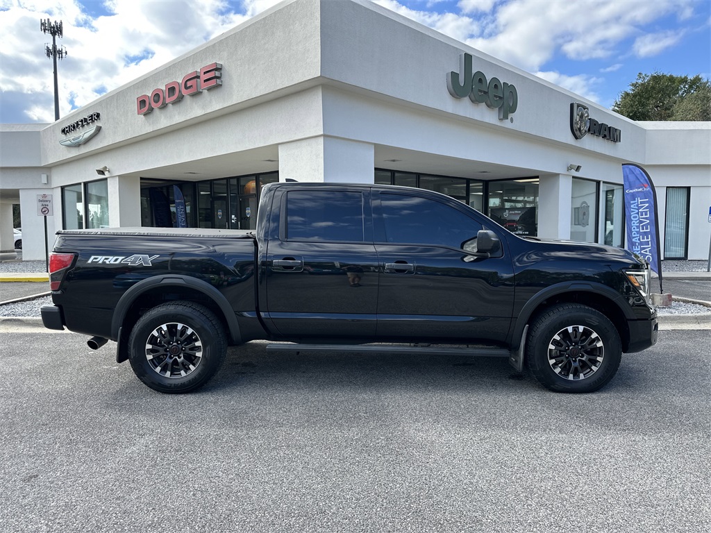 2023 Nissan Titan PRO-4X photo 2