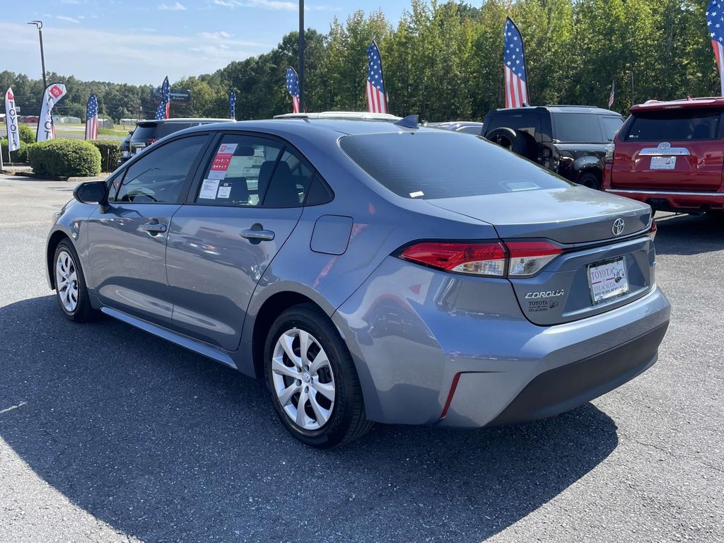 2025 Toyota Corolla LE photo 3