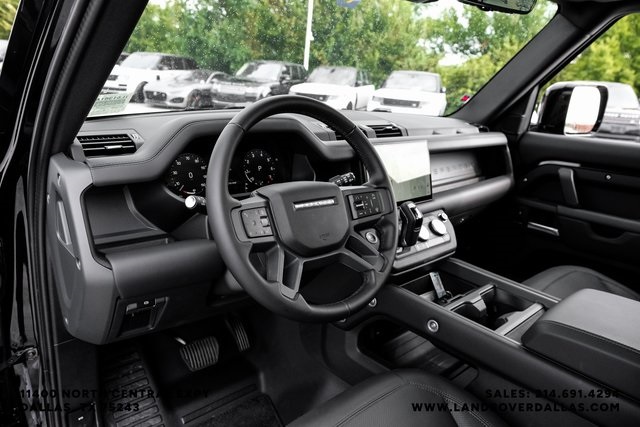 2025 Land Rover Defender 130 S photo 2