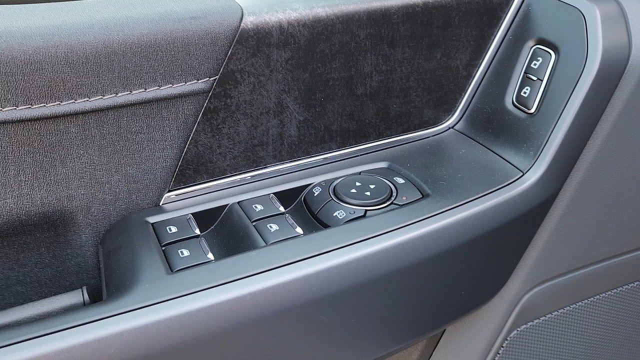 2025 Ford F-150 Lightning XLT photo 10