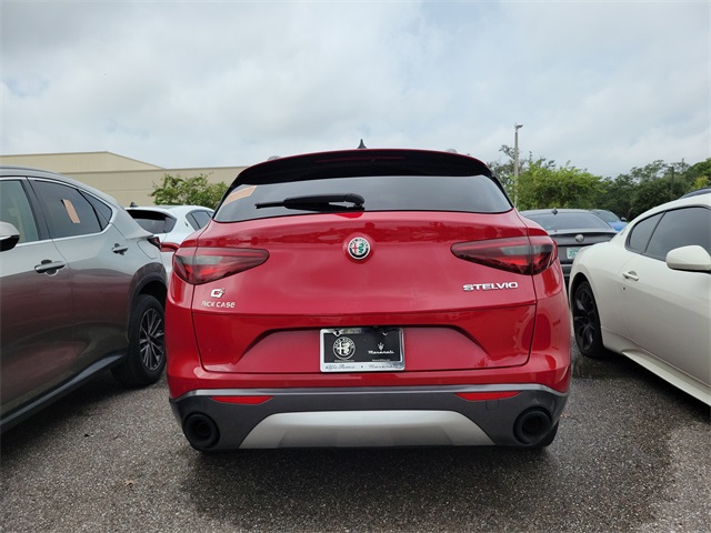 2022 Alfa Romeo Stelvio Ti photo 2