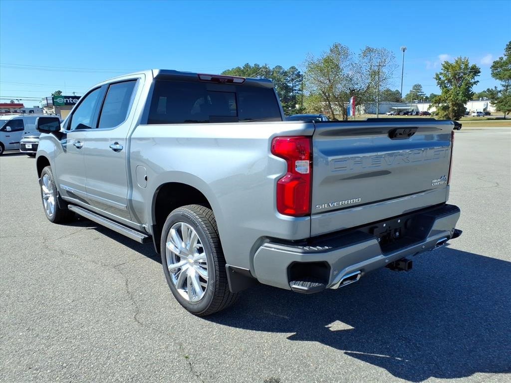 2025 Chevrolet Silverado 1500 High Country photo 3