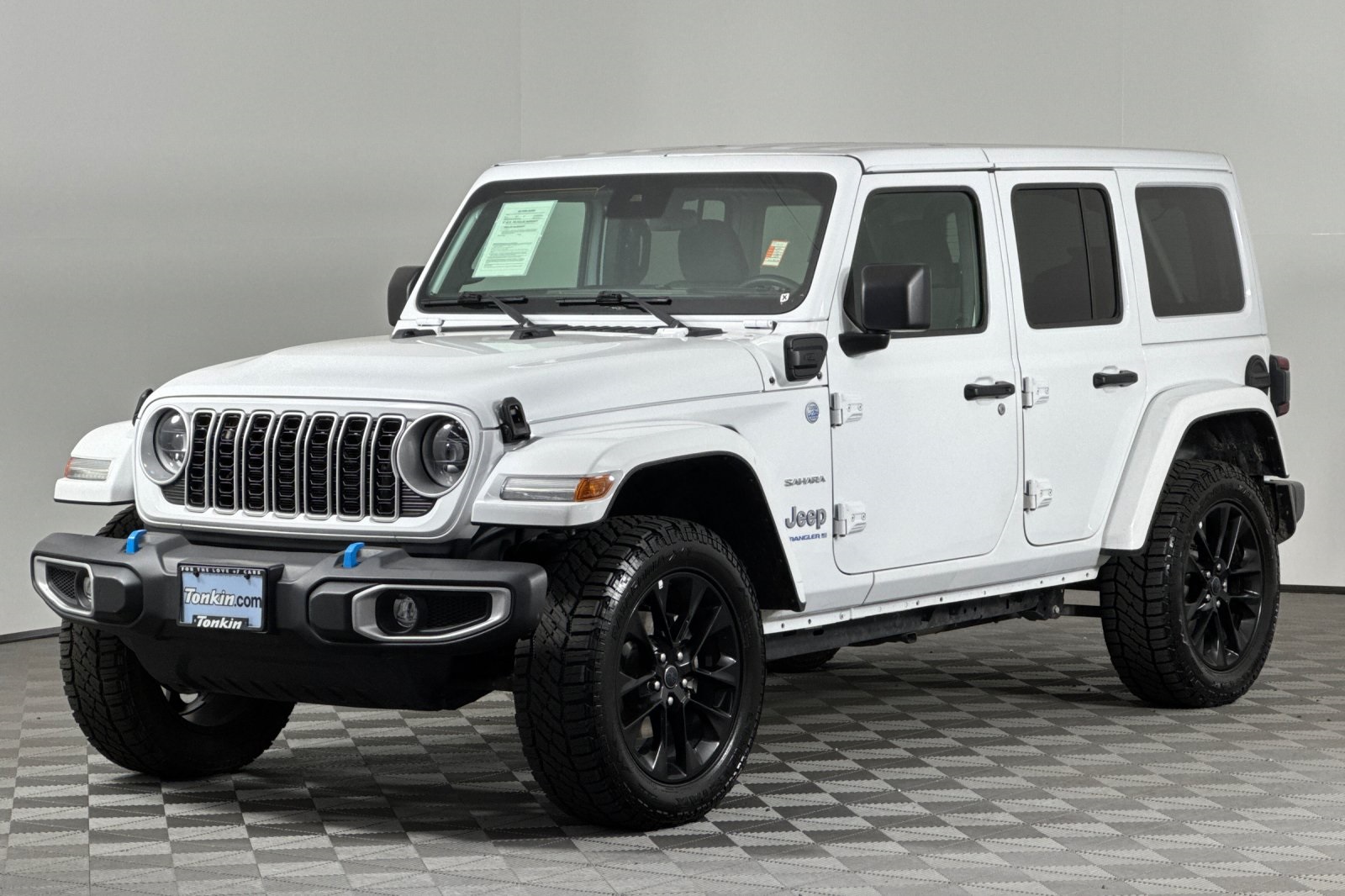 2024 Jeep Wrangler Sahara 4xe photo 8