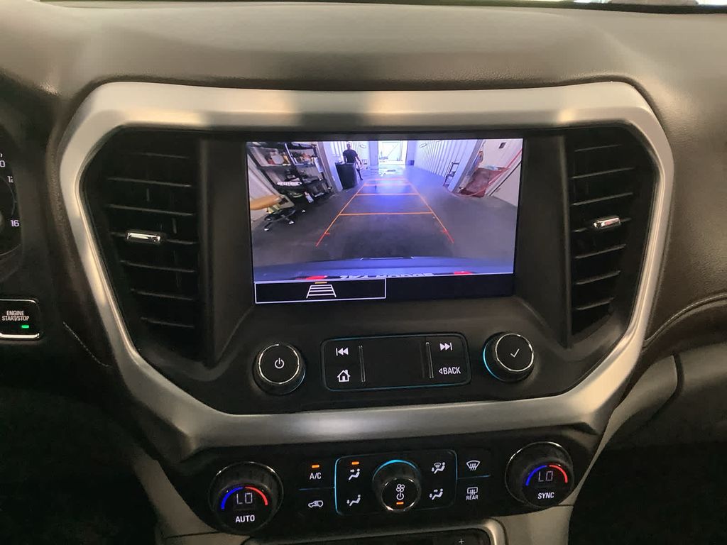2022 Gmc Acadia SLE photo 16